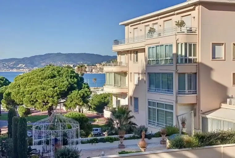 2 3PCannesPalmBeachApercuMer 760x510 1