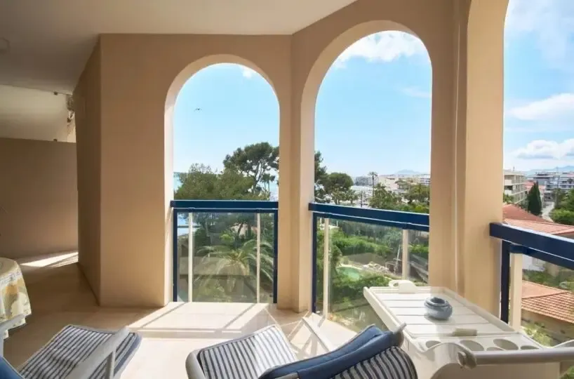 Listings 8 3P Moure Rouge terrasse Vue