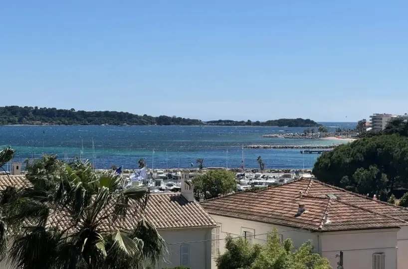 4PCannesMoureRougeAvecPiscineVueMer