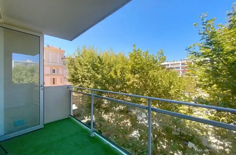 Listings 3 T2-Place-Etang-Terrasse