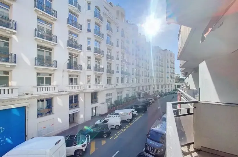 Listings 8 T2CannesBananeVueRue