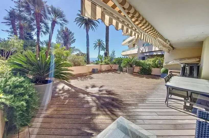 T2LuxePalmBeachTerrasse