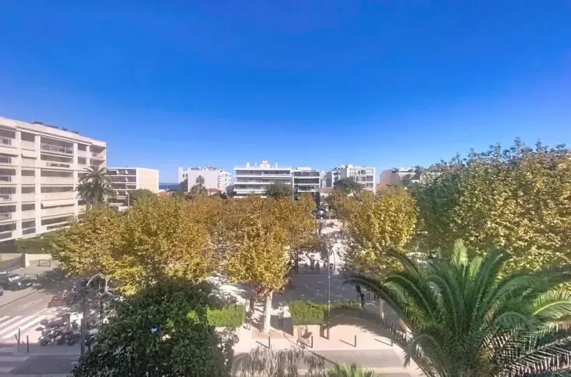 Listings 5 T3-Place-Etang-Vue-Degagee