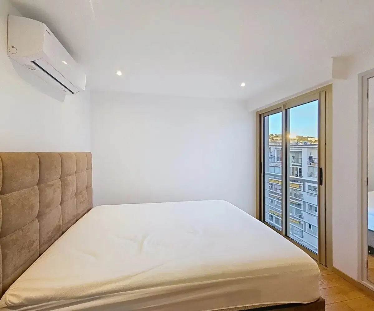 T2 Dernier etage Chambre baie vitree