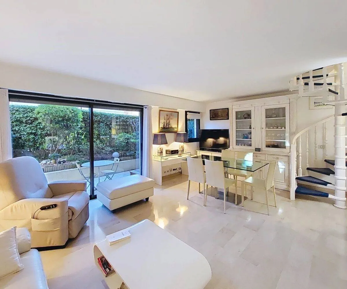 T4 Palm Beach RDJ Salon